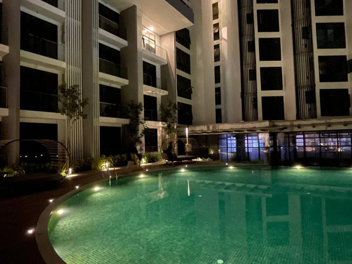 Seaside Pool View At Centre
