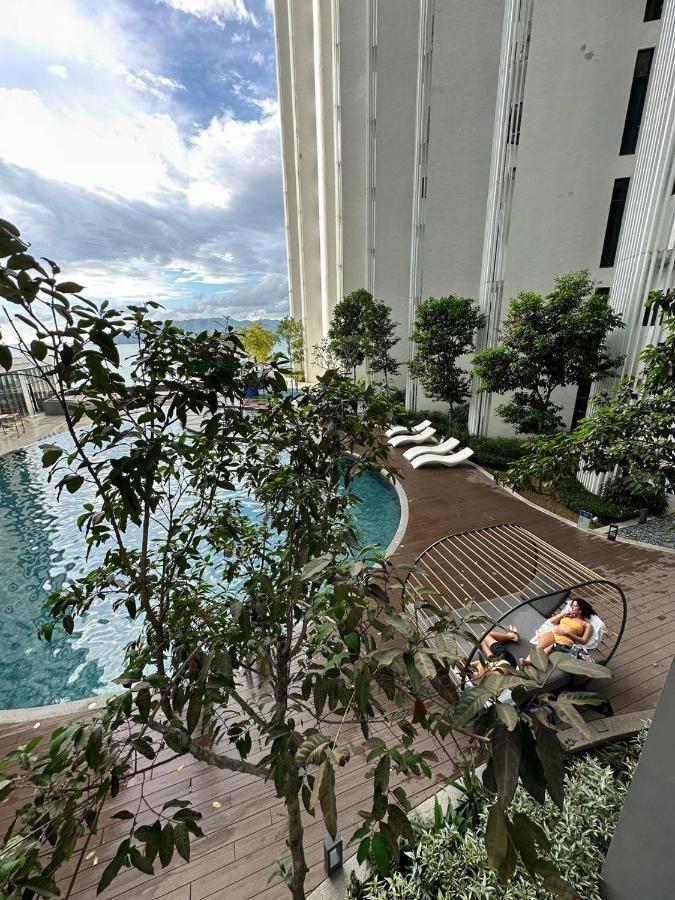 Seaside Pool View At Centre Apartment