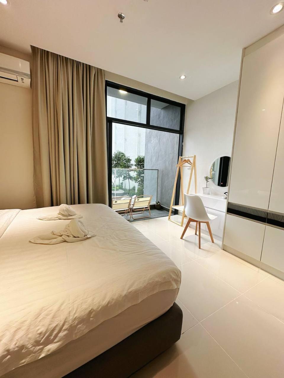 Seaside Pool View At Centre Apartment *