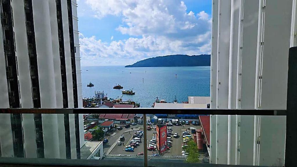 Seaside Pool View At Centre Apartment Kota Kinabalu